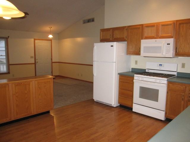 701 Cottonwood - Photo 3 of 14