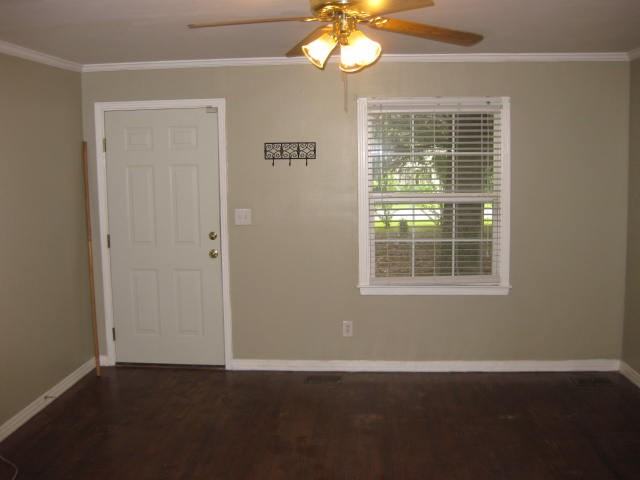 262 Thompson Blvd - Photo 2 of 8