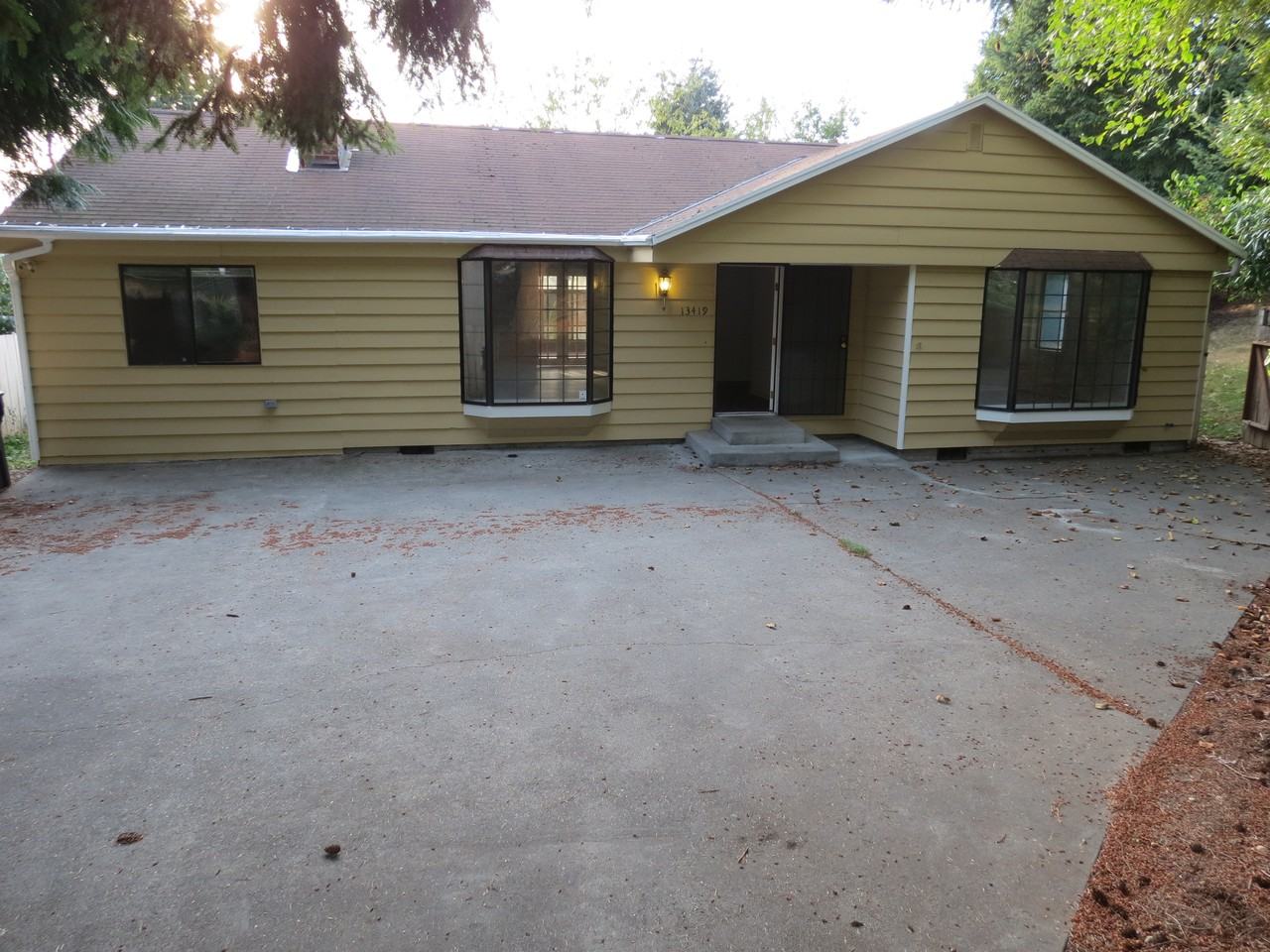 13419 8th Ave S - Photo 2 of 17