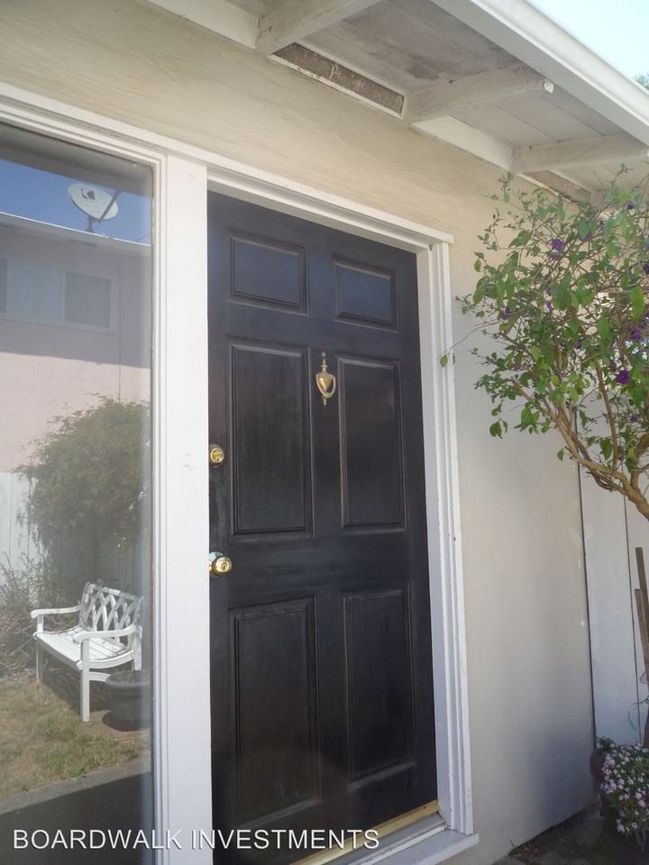 1431 Greenwood Way - Photo 2 of 17