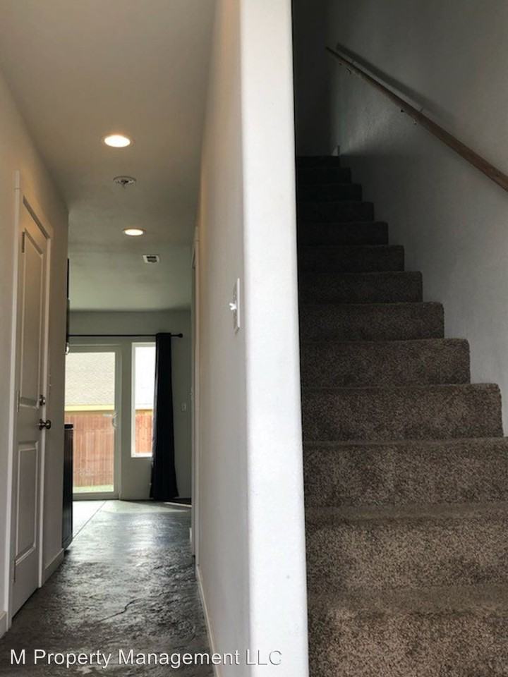 306 F St NE A-D - Photo 2 of 12