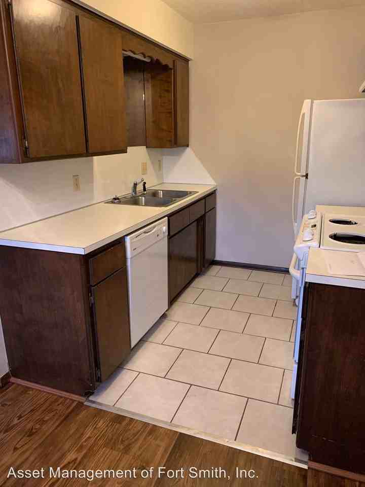 1017 S 22nd - Photo 2 of 11