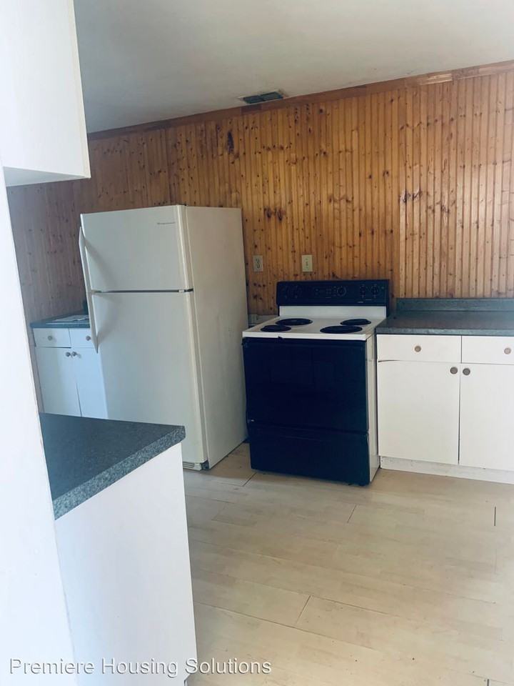 4735 19th St - Photo 3 of 5