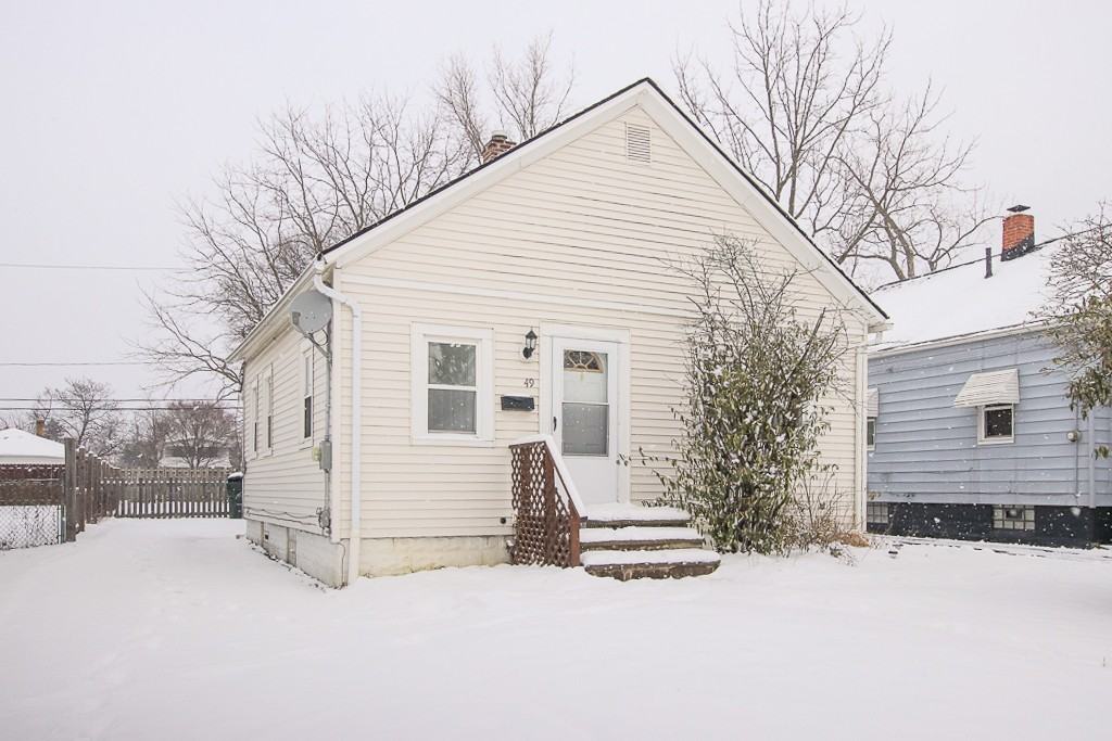 49 Henry St - Photo 2 of 17