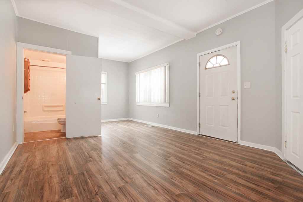 49 Henry St - Photo 3 of 17