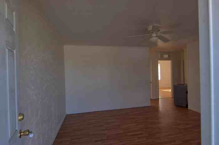 135 W D St - Photo 2 of 8