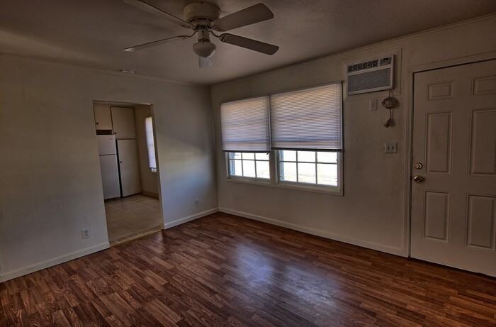135 W D St - Photo 3 of 8