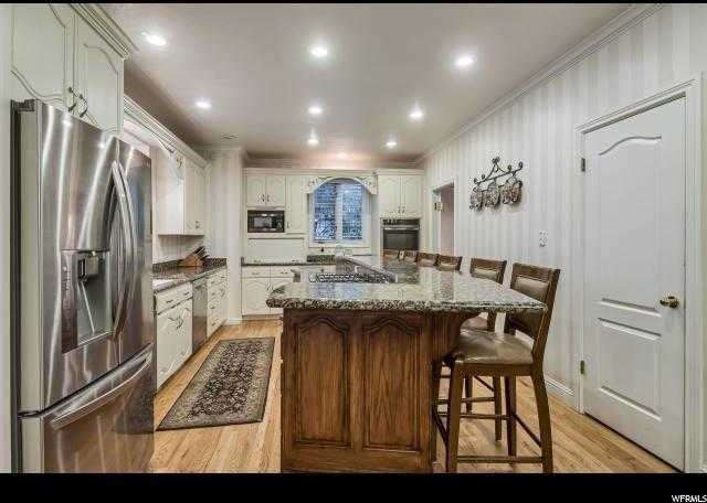 1087 E Breton Woods Ln - Photo 3 of 31