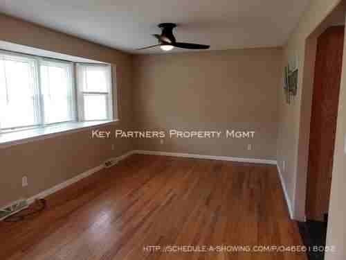 5137 Goodman - Photo 2 of 10