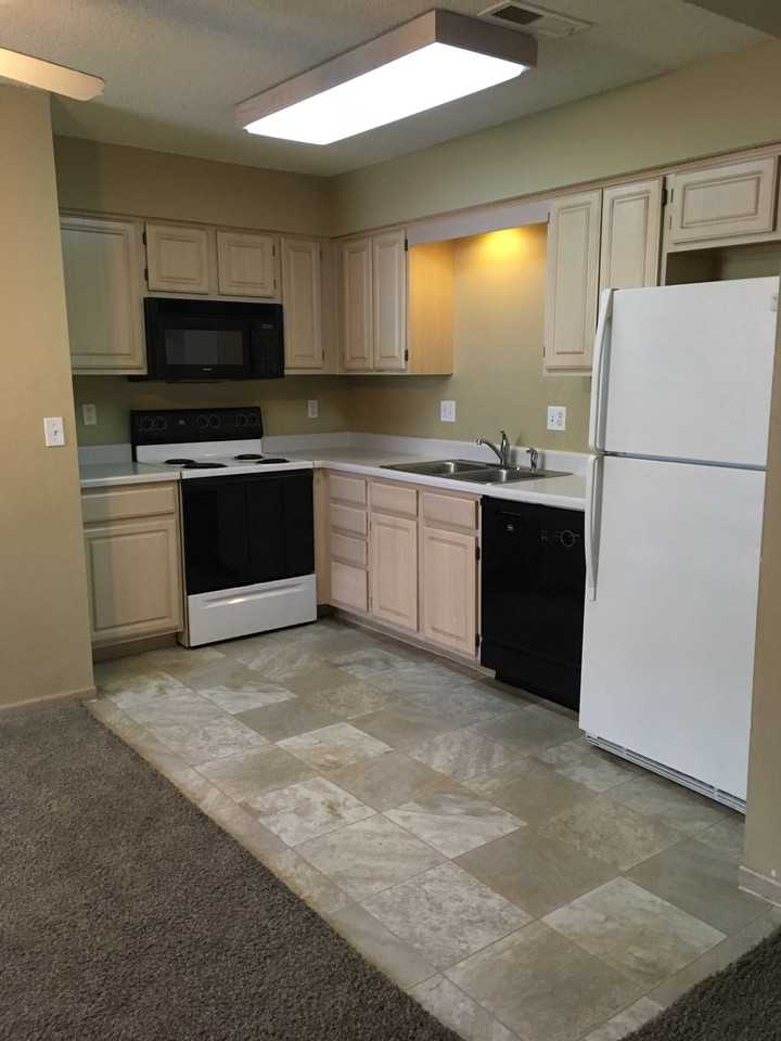 1023 Garden Way - Photo 3 of 10