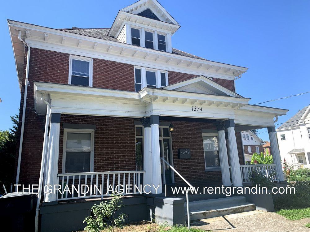 1334 Chapman Avenue Southwest - 3 - Photo 2 of 30