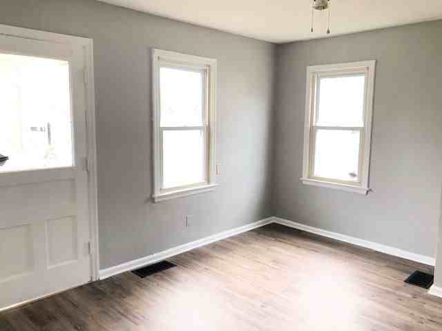2815-2817 Vanderberg Avenue - 2817 - Photo 2 of 9