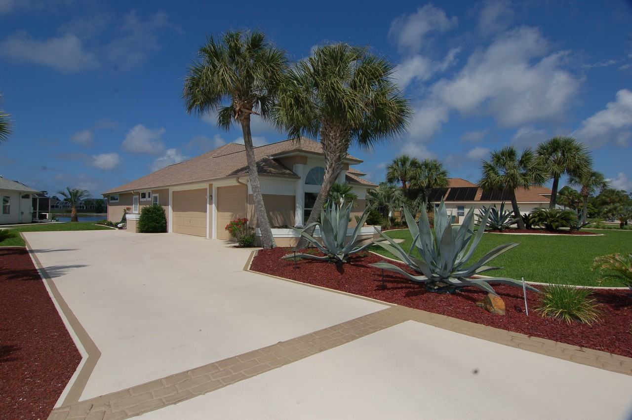415 Palm Lake Dr - Photo 3 of 31