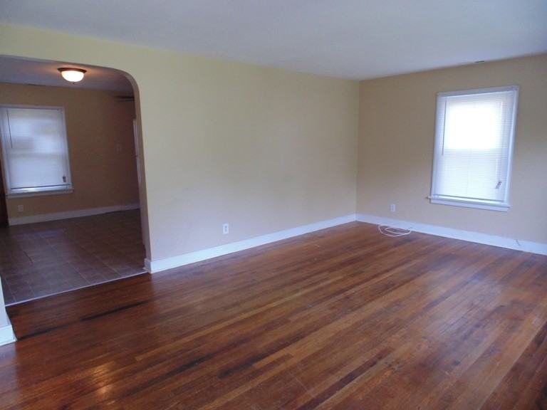 3015 Laurelbrook Dr - Photo 2 of 7