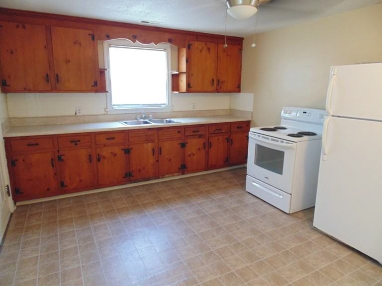 3015 Laurelbrook Dr - Photo 3 of 7