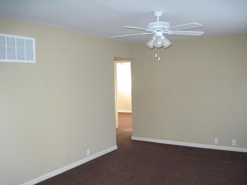 10806 Ewing Ave - Photo 3 of 8