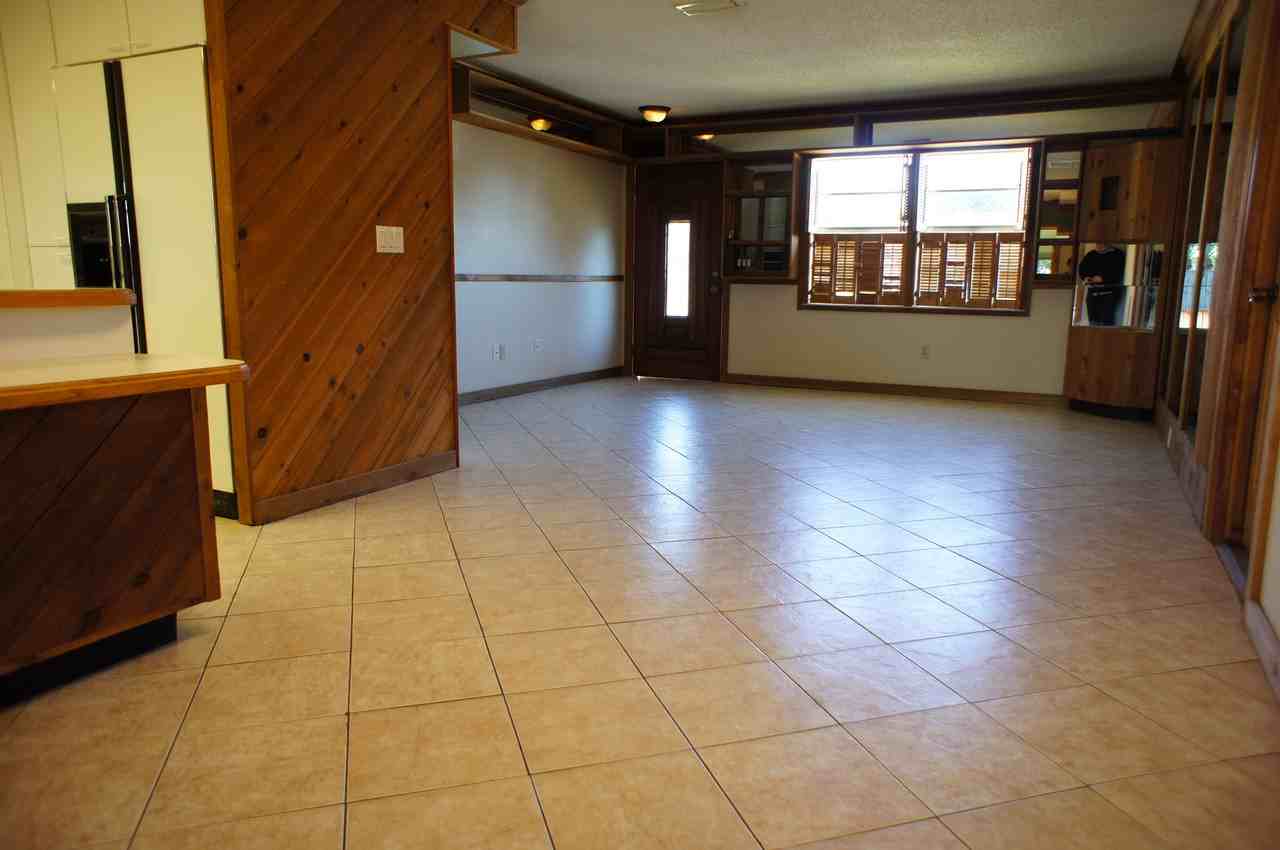 1047 Kit Ct - Photo 2 of 25