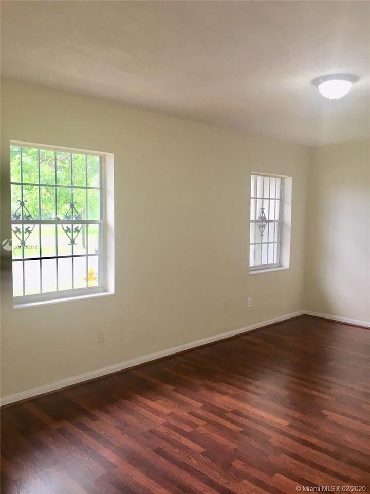 12144 Southwest 110th Street Circle West - Photo 3 of 20
