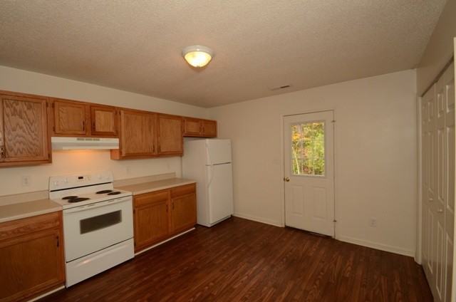 328 Bracken Place - Photo 3 of 8