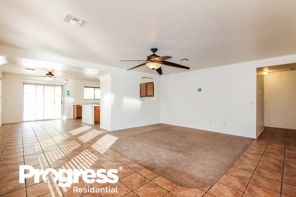 10646 W Carlota Ln - Photo 3 of 16