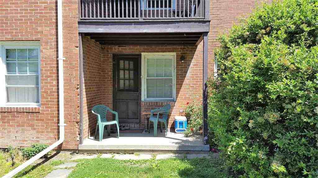 6 Huguenot St - Photo 2 of 6