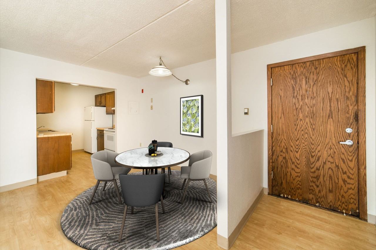 Park Plaza Apartments - Photo 4 of 15