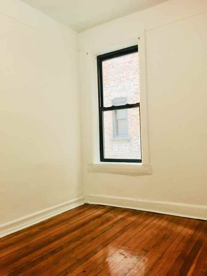 Arden St & Nagle Ave #1B