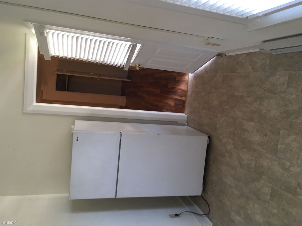 228 W Barnard St - Photo 2 of 7