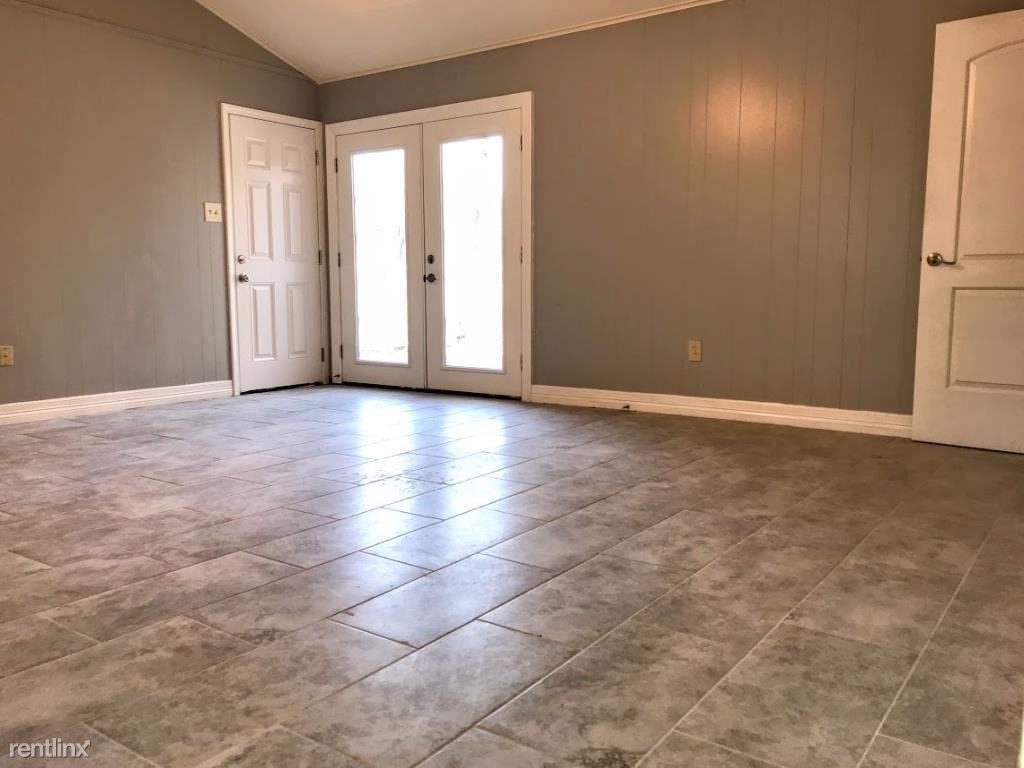 1223 N Ridgefield Cir - Photo 2 of 14