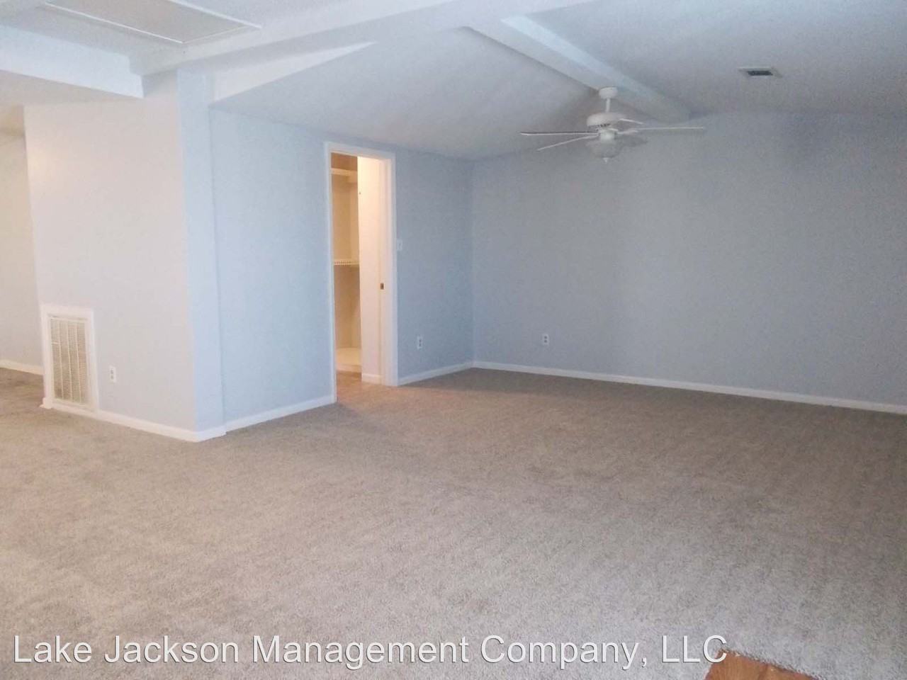 228-230 W Plantation Dr - Photo 2 of 9