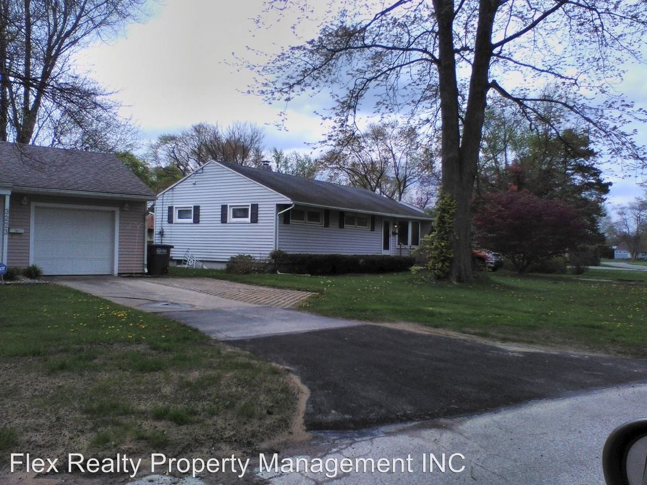 3229 Glencairn - Photo 3 of 7