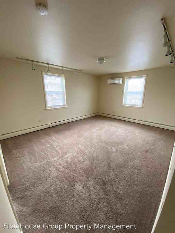 420 E Cumberland St - Photo 2 of 5