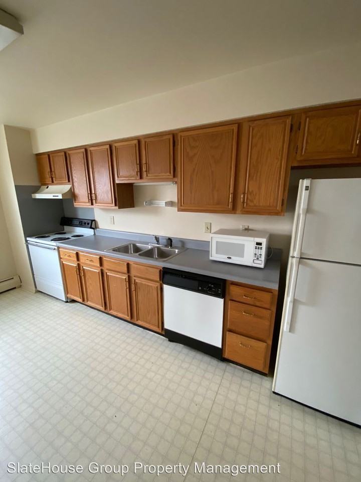 420 E Cumberland St - Photo 3 of 5