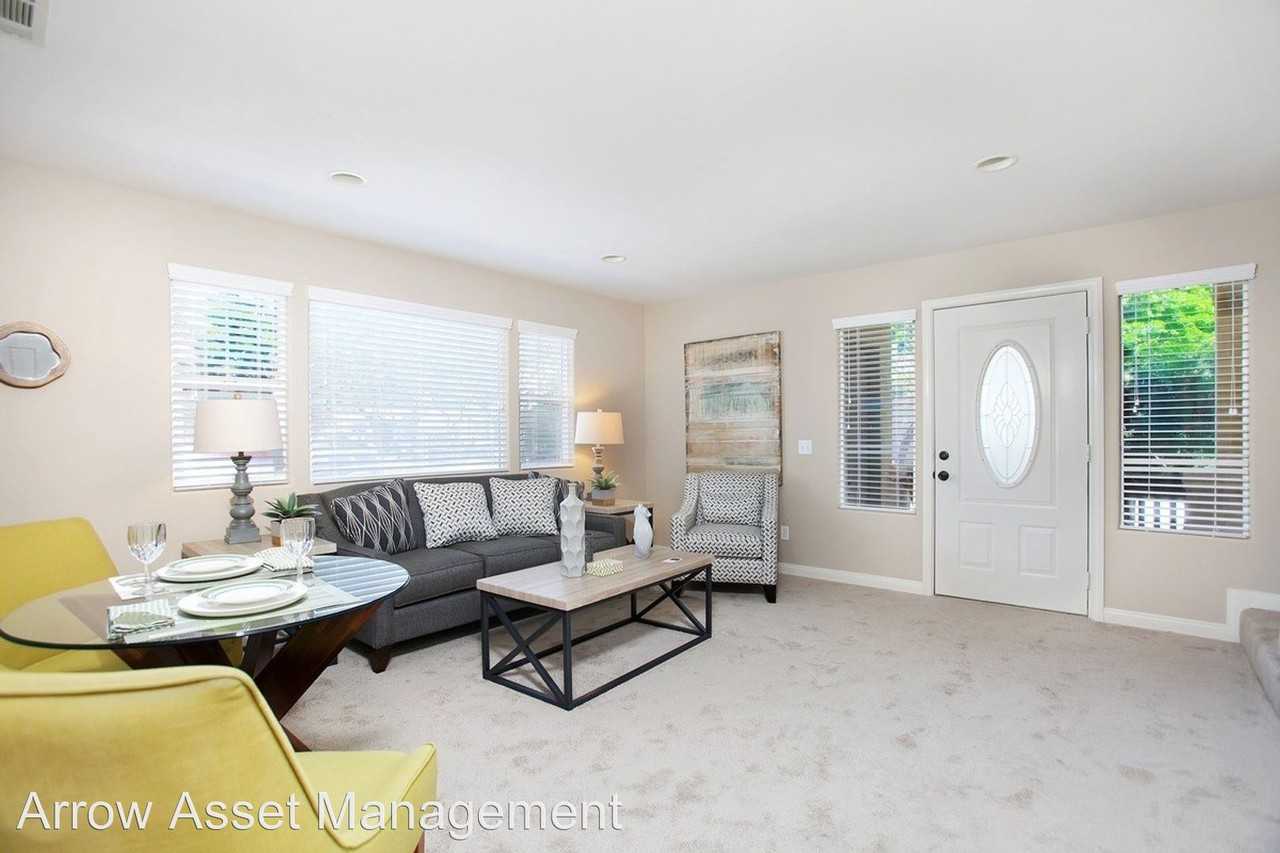 3031 Date St. #B - Photo 3 of 20