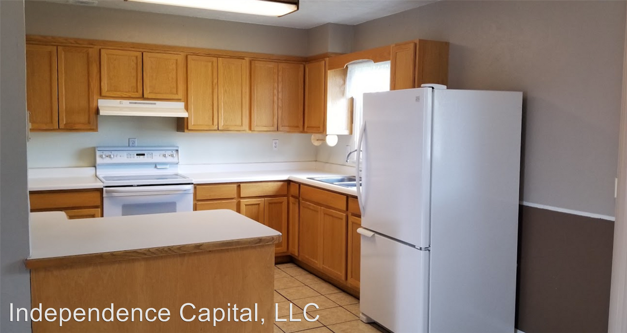 2620 N Mossman Dr - Photo 3 of 9