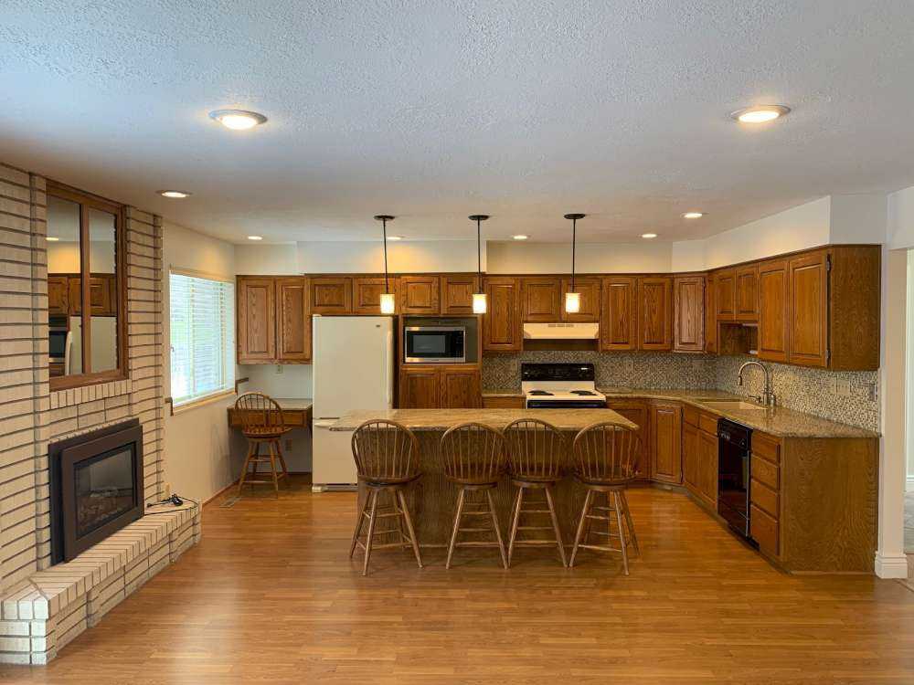 1697 En - Photo 2 of 26