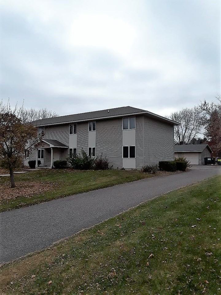 870 E 6th St - Photo 2 of 4