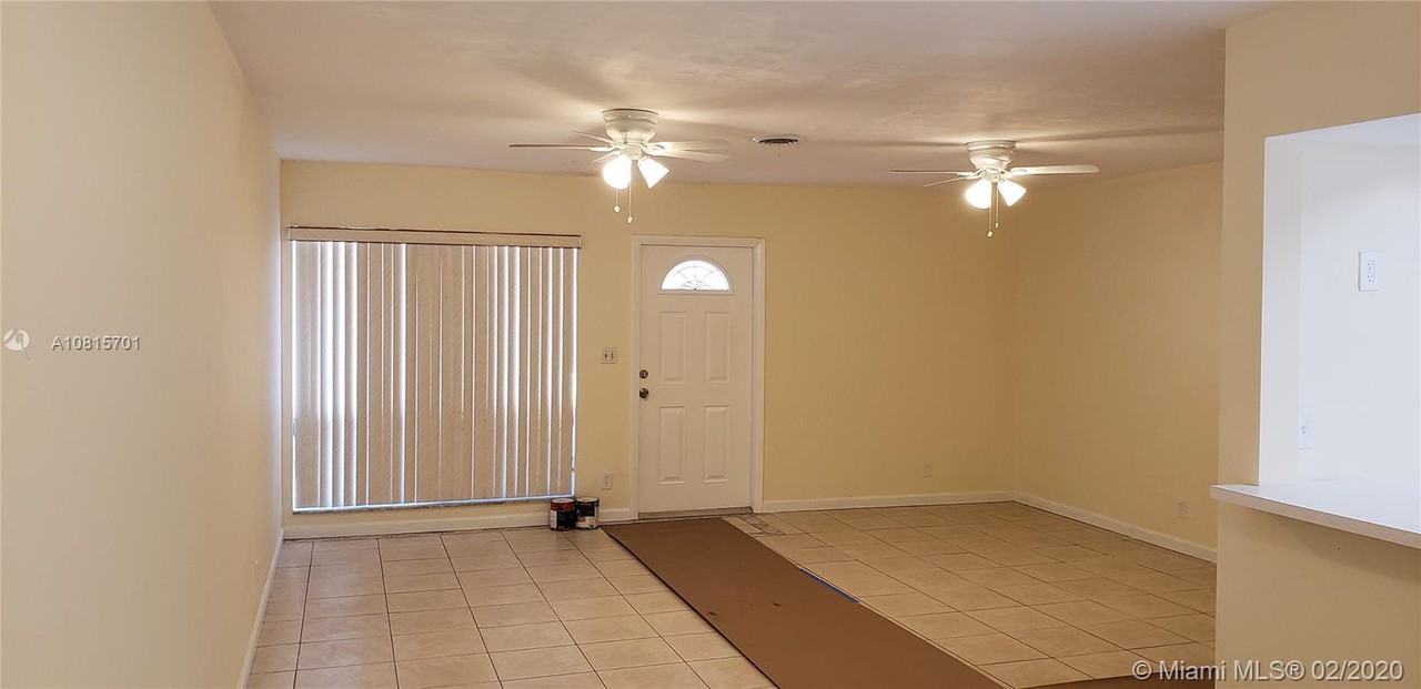 1761 Northeast 55th Street #1C - Photo 3 of 11