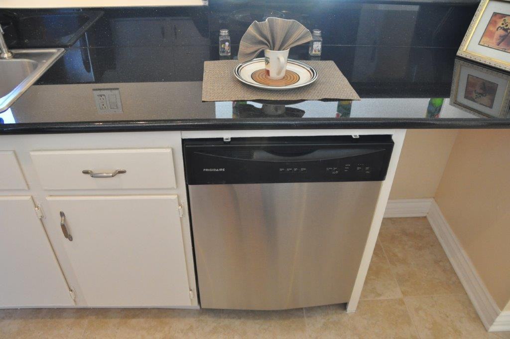 N. Ardmore Ave. & Romaine St. - Photo 2 of 29