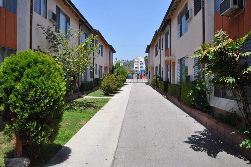 Harold Way & N. St. Andrews Pl. - Photo 3 of 28