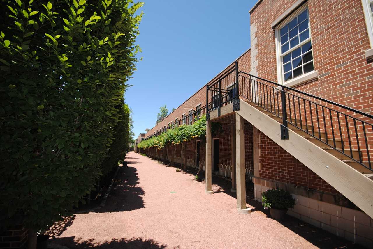 Carriage Lane Condos Apartments 27 Maryland Plaza, St. Louis, MO