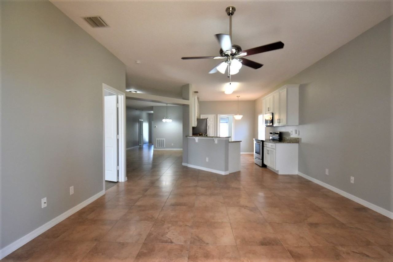 1579 Maeve Cir - Photo 3 of 15