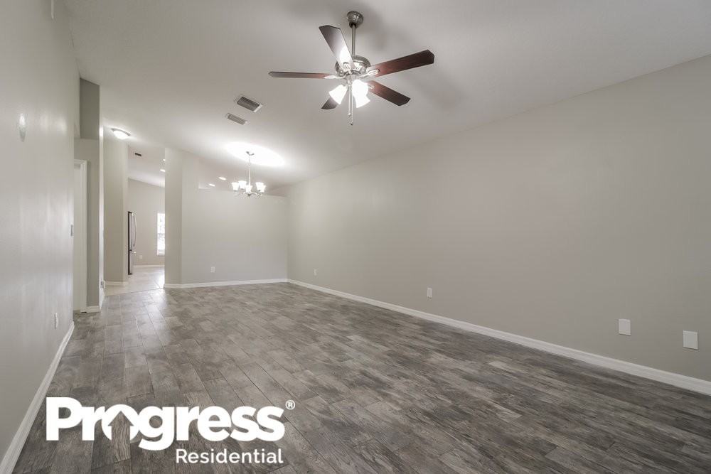 625 Newton St - Photo 3 of 16