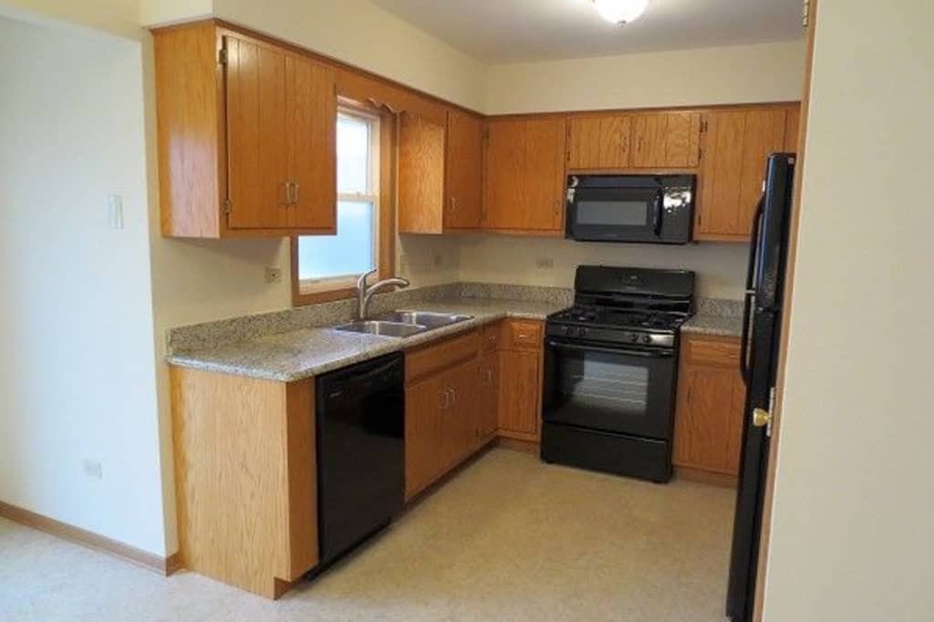 2102 Mystic Dr - Photo 3 of 20