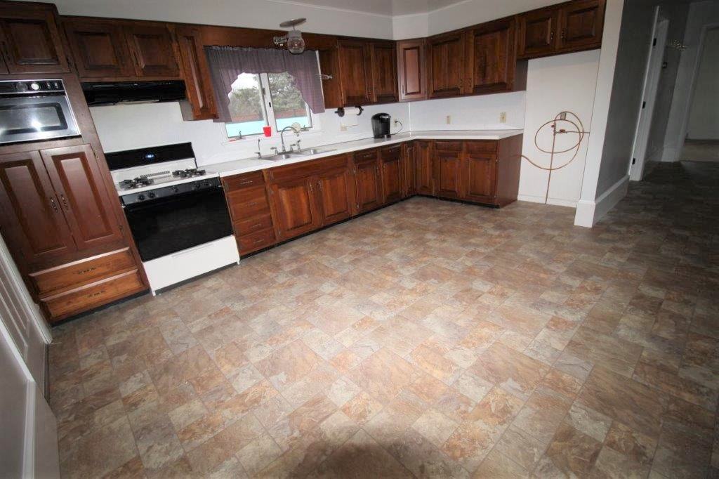 1208 Swan Rd - Photo 2 of 13