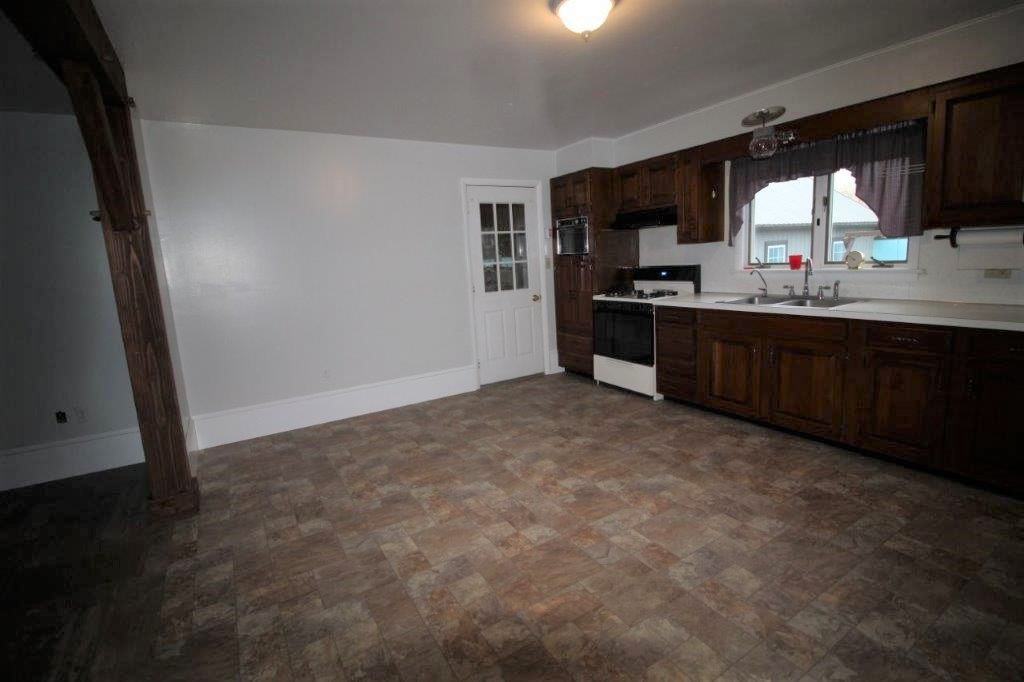 1208 Swan Rd - Photo 3 of 13