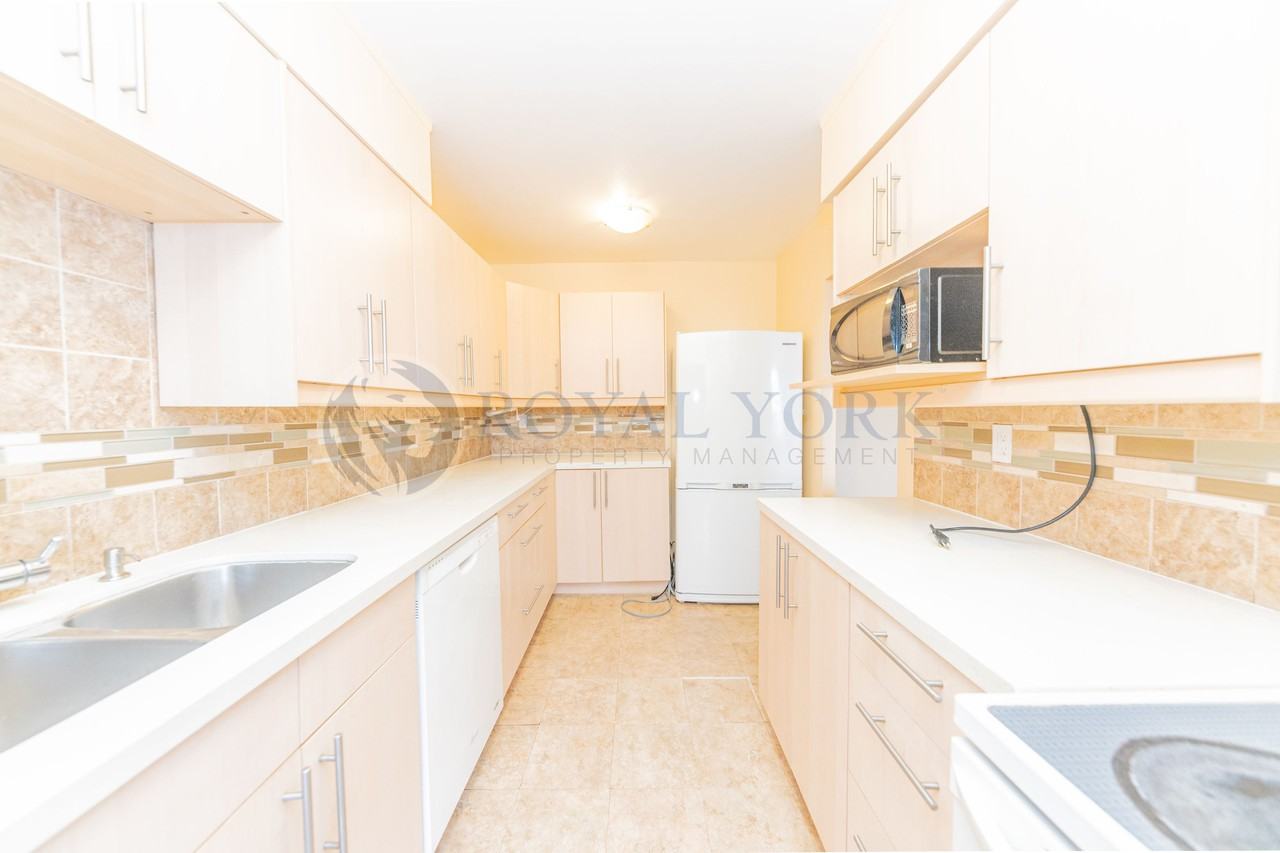 180 Thornlea Place Apts. - Photo 2 of 22