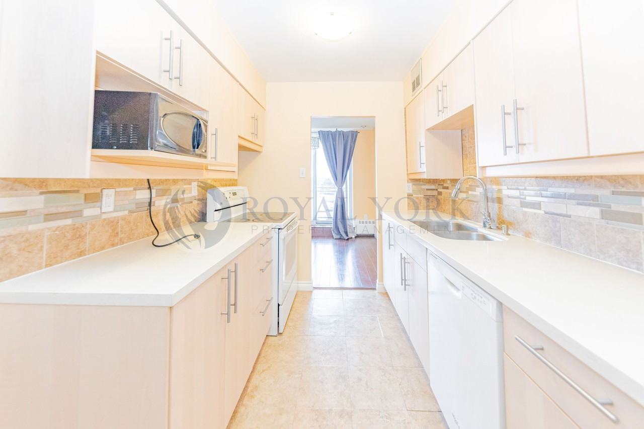 180 Thornlea Place Apts. - Photo 3 of 22