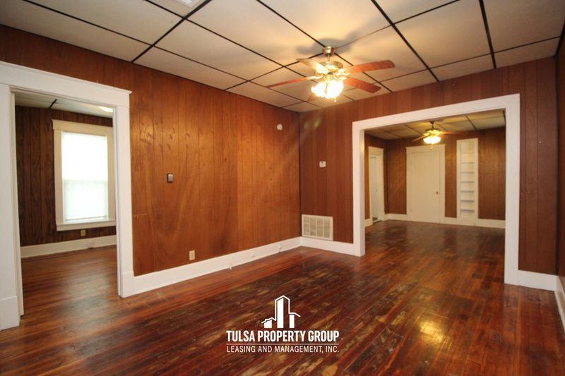 1111 E Mcleod Ave - Photo 2 of 11