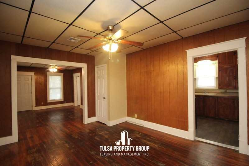1111 E Mcleod Ave - Photo 3 of 11